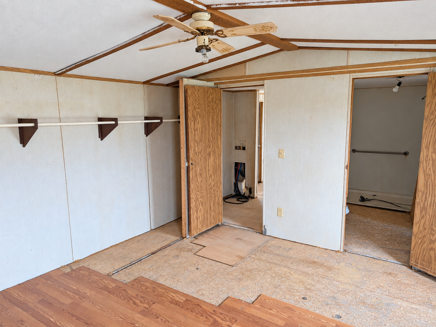 Lot 73 indoor 2doors Lot 73 indoor