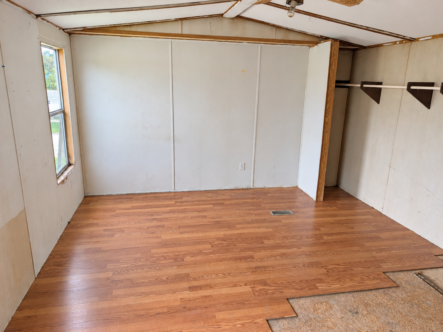Lot 73 indoor Lot 73 indoor