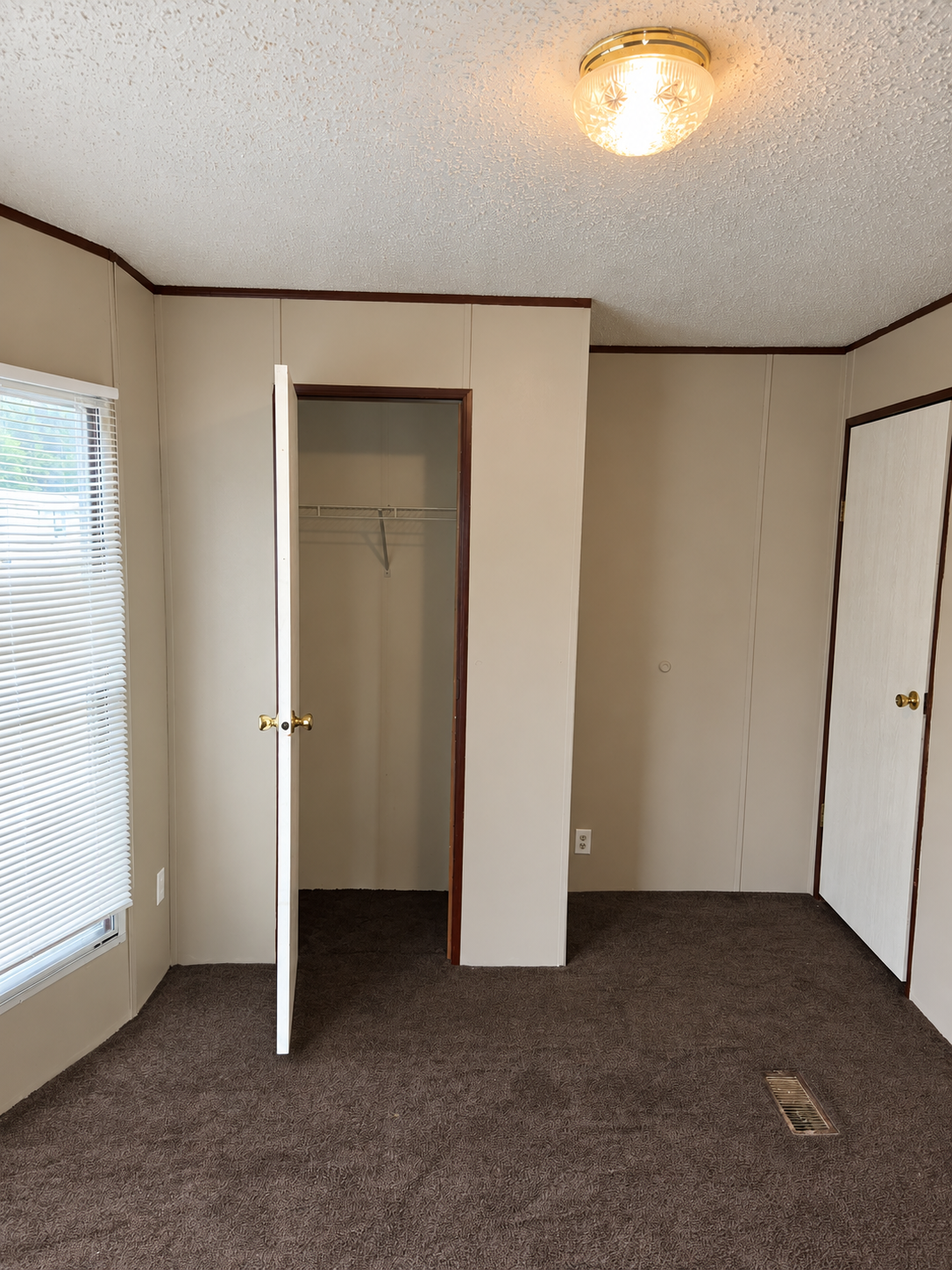 Lot 133 indoor (2) Lot 133 indoor