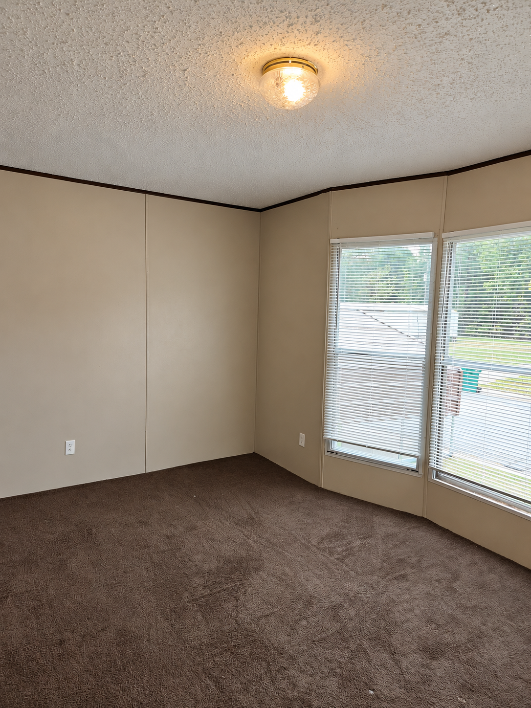 Lot 133 indoor (3) Lot 133 indoor