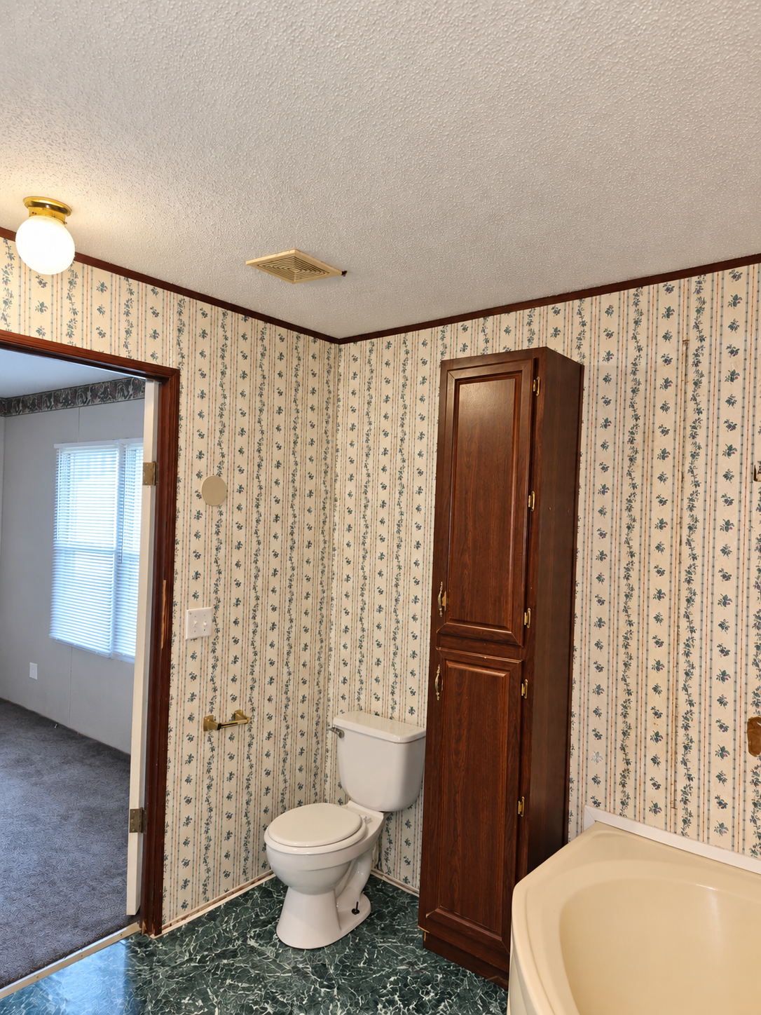 Lot 133 indoors tseat Lot 133 indoors