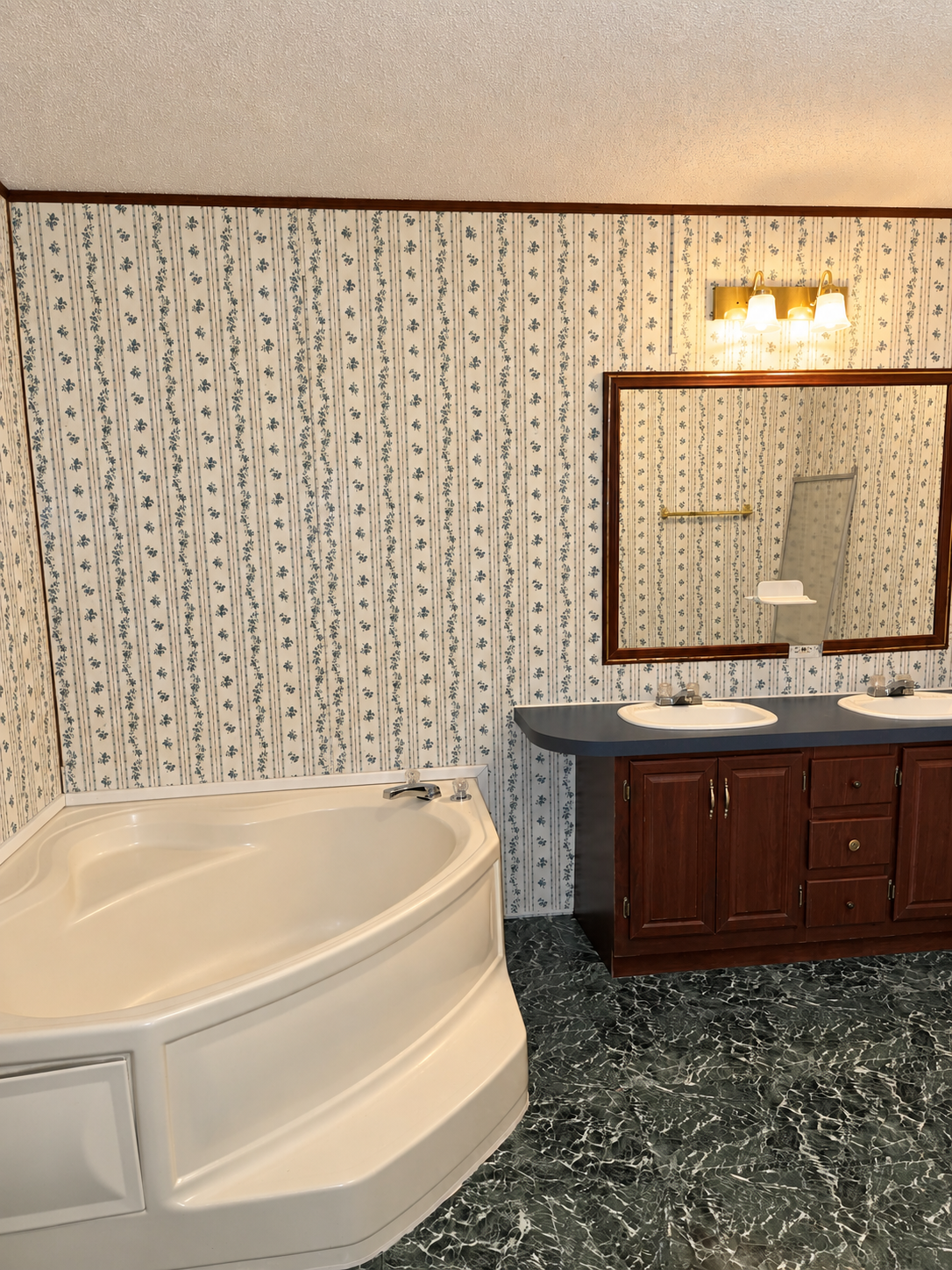 Lot 133 indoorsd Lot 133 indoors